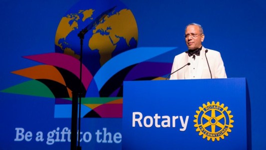 Il Presidente 2015/2016 del RI, K.R. "Ravi" Ravindran - "Siate dono nel mondo"